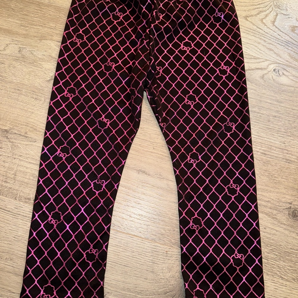 Monster High 2011 Pink and black Capri leggings